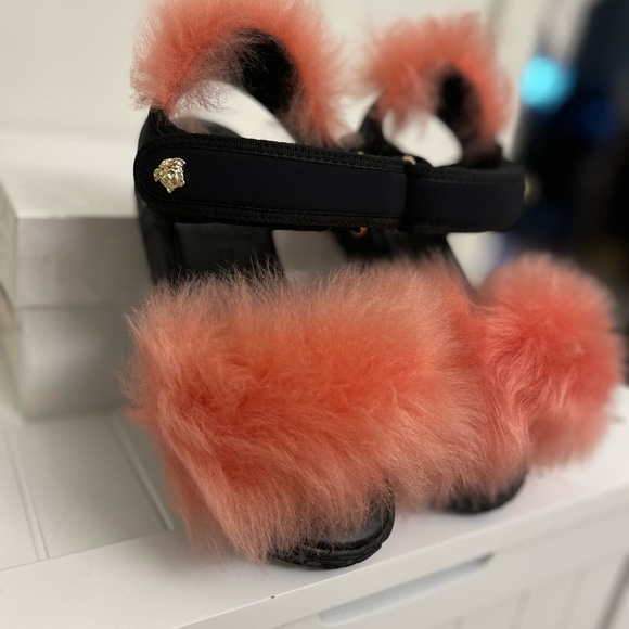 Young Versace Girls Sandals•Navy Blue with Pink Fur•Velcro adjustable Strap• - Picture 7 of 10